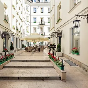 Aparthotel St. Andrew's Palace, Varšava