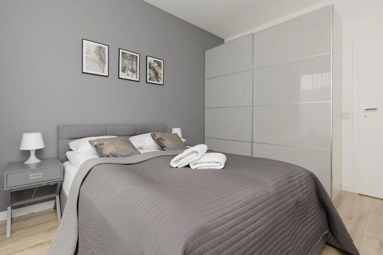 Cozy Apartments With Parking In The 19Th District By Noclegi Renters Varšava 0*,