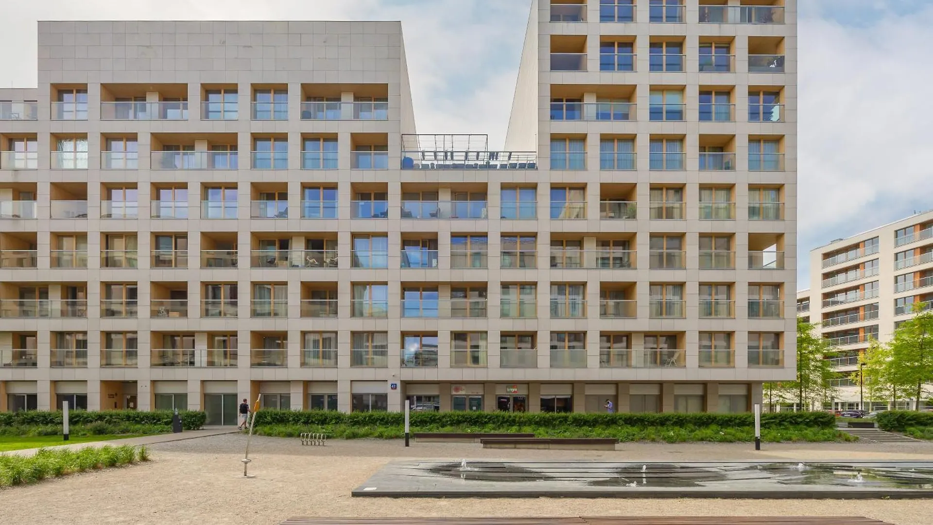 Cozy Apartments With Parking In The 19Th District By Noclegi Renters Varšava